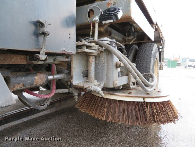 image for item DE8182 2001 Sterling SC8000 street sweeper truck