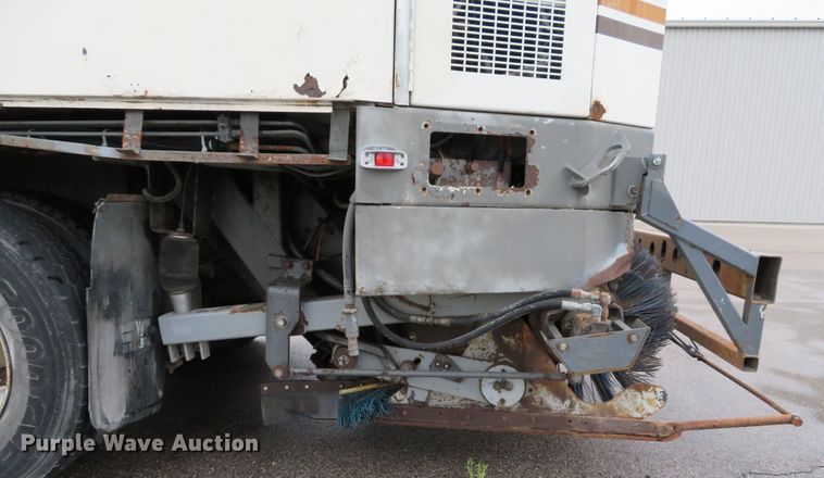 image for item DE8182 2001 Sterling SC8000 street sweeper truck
