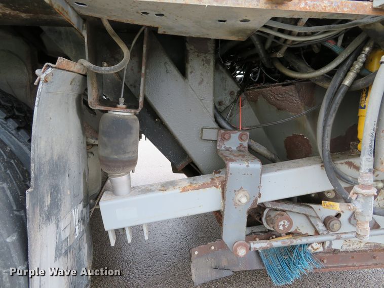 image for item DE8182 2001 Sterling SC8000 street sweeper truck