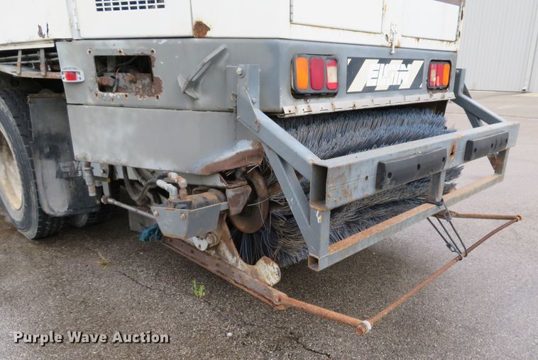 image for item DE8182 2001 Sterling SC8000 street sweeper truck