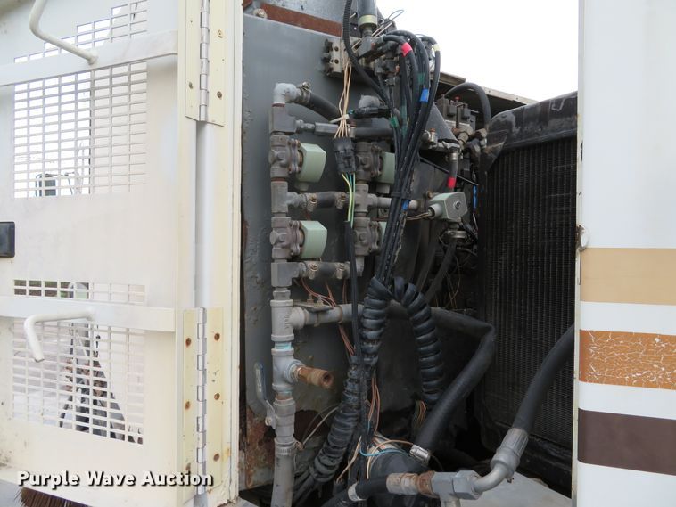 image for item DE8182 2001 Sterling SC8000 street sweeper truck