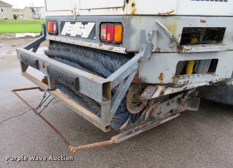 image for item DE8182 2001 Sterling SC8000 street sweeper truck