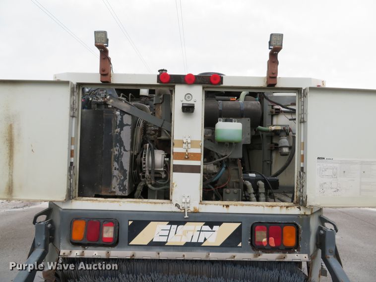 image for item DE8182 2001 Sterling SC8000 street sweeper truck