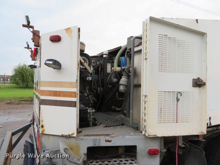 image for item DE8182 2001 Sterling SC8000 street sweeper truck