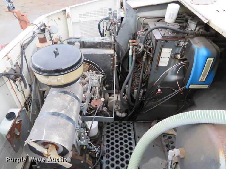 image for item DE8182 2001 Sterling SC8000 street sweeper truck