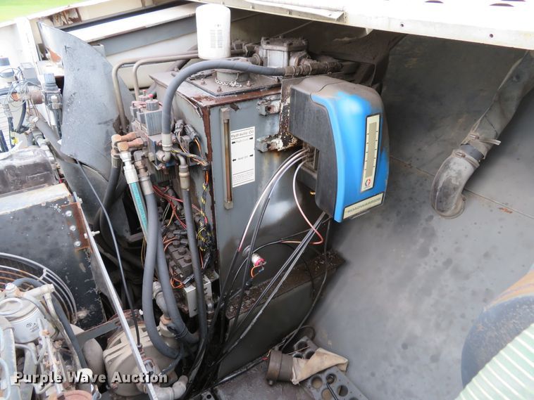 image for item DE8182 2001 Sterling SC8000 street sweeper truck