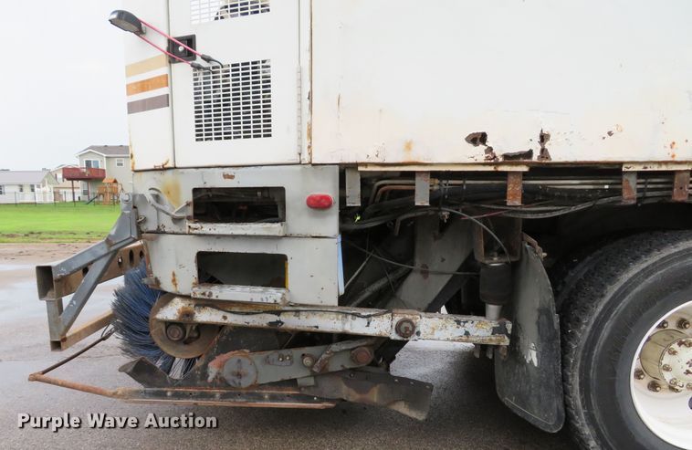 image for item DE8182 2001 Sterling SC8000 street sweeper truck