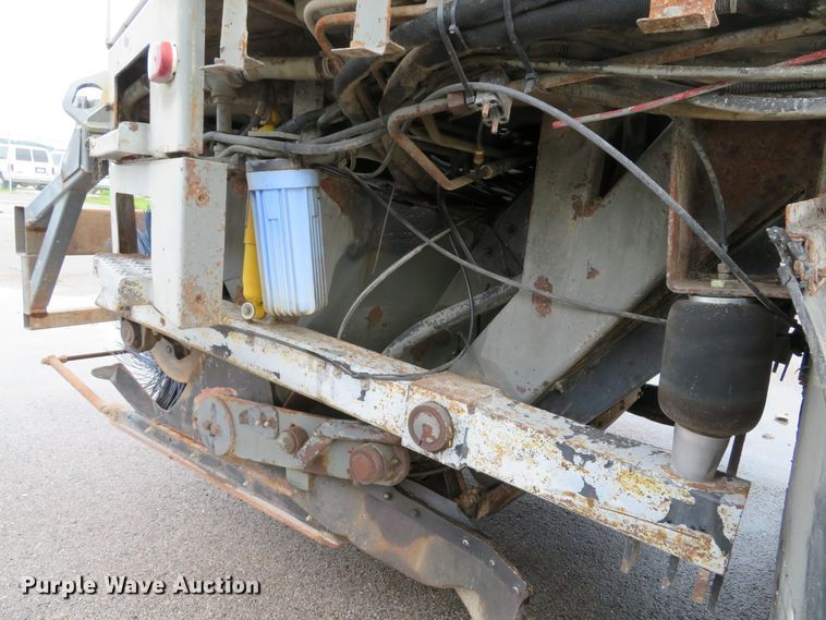 image for item DE8182 2001 Sterling SC8000 street sweeper truck