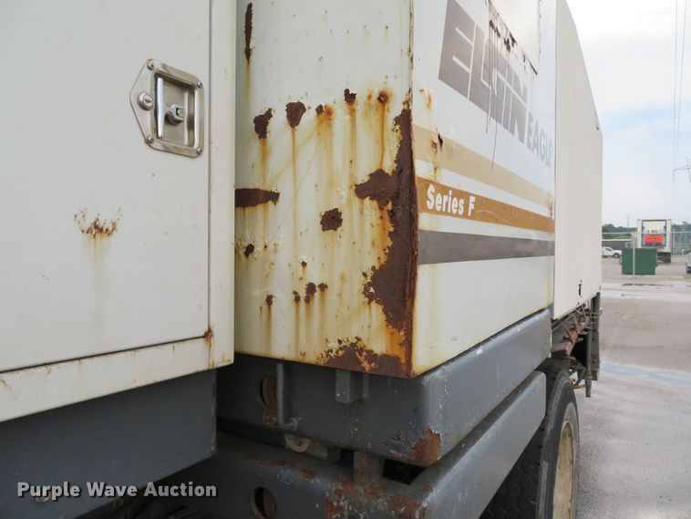 image for item DE8182 2001 Sterling SC8000 street sweeper truck