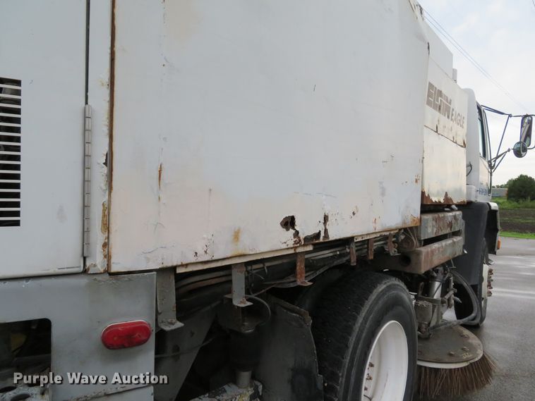 image for item DE8182 2001 Sterling SC8000 street sweeper truck