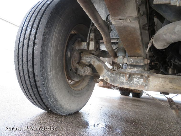 image for item DE8182 2001 Sterling SC8000 street sweeper truck