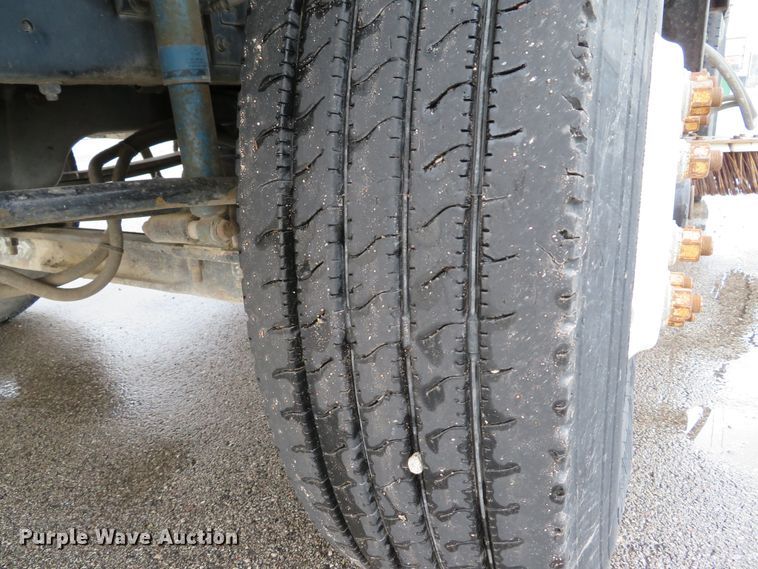 image for item DE8182 2001 Sterling SC8000 street sweeper truck