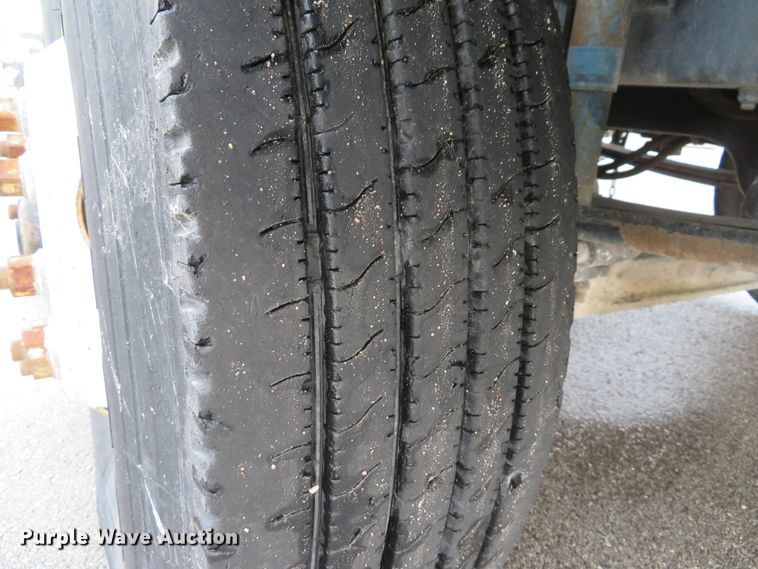 image for item DE8182 2001 Sterling SC8000 street sweeper truck