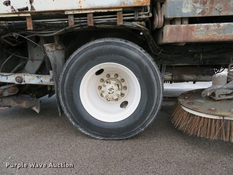 image for item DE8182 2001 Sterling SC8000 street sweeper truck
