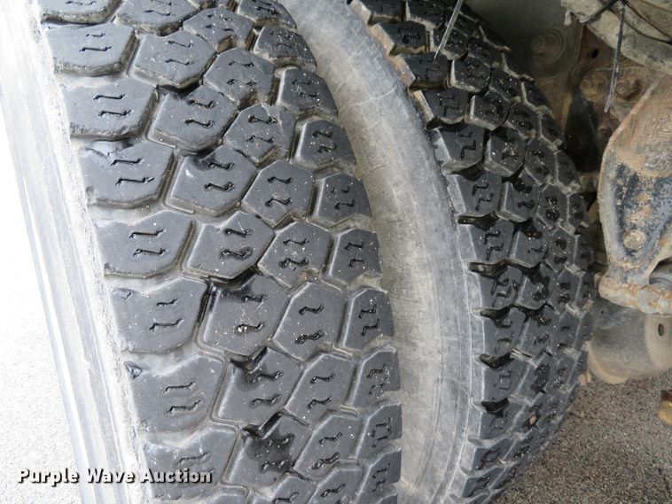 image for item DE8182 2001 Sterling SC8000 street sweeper truck