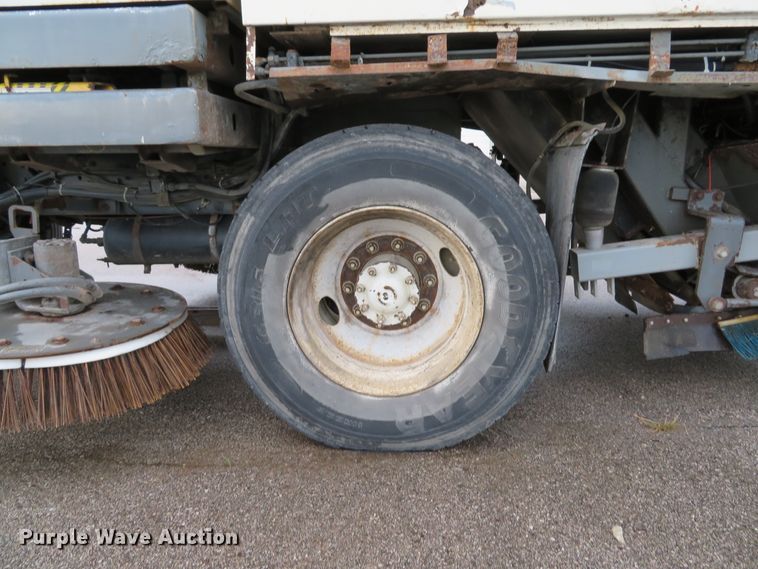 image for item DE8182 2001 Sterling SC8000 street sweeper truck