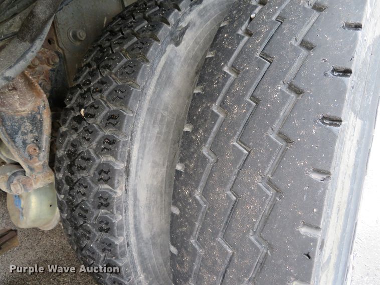 image for item DE8182 2001 Sterling SC8000 street sweeper truck