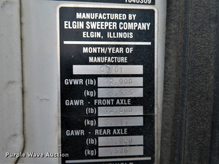 image for item DE8182 2001 Sterling SC8000 street sweeper truck