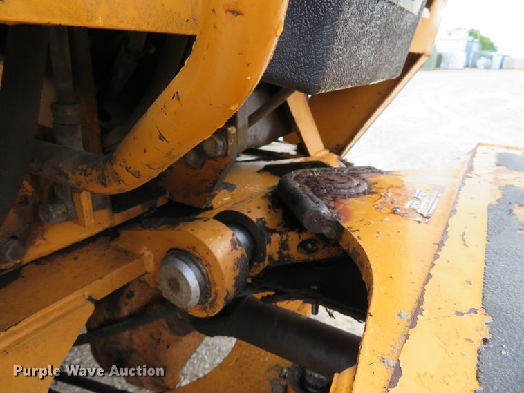 image for item DE8195 1997 Case 360 trencher