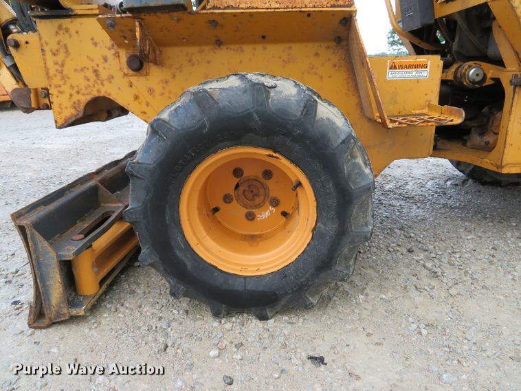 image for item DE8195 1997 Case 360 trencher