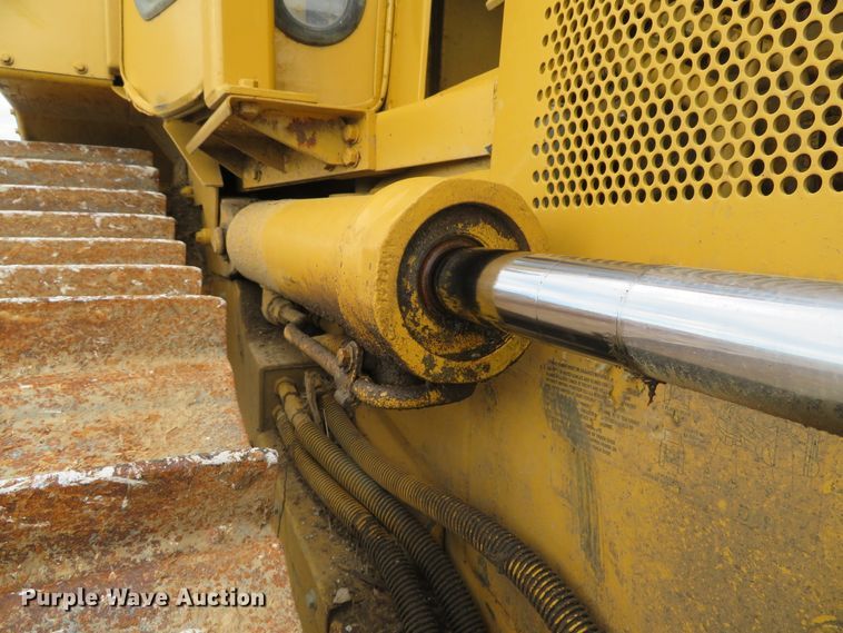 image for item DE8198 1996 Caterpillar D4H LGP dozer