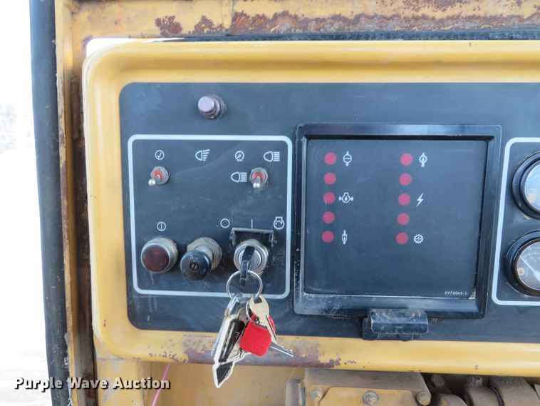 image for item DE8198 1996 Caterpillar D4H LGP dozer