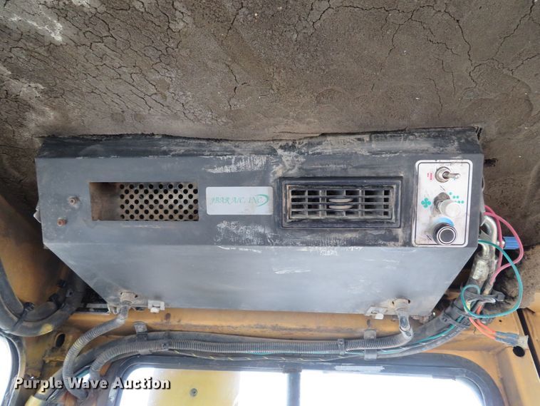 image for item DE8198 1996 Caterpillar D4H LGP dozer