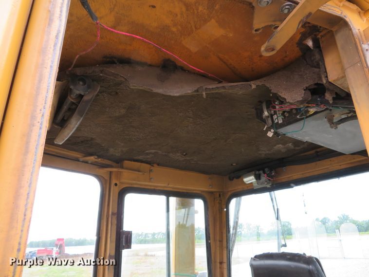 image for item DE8198 1996 Caterpillar D4H LGP dozer