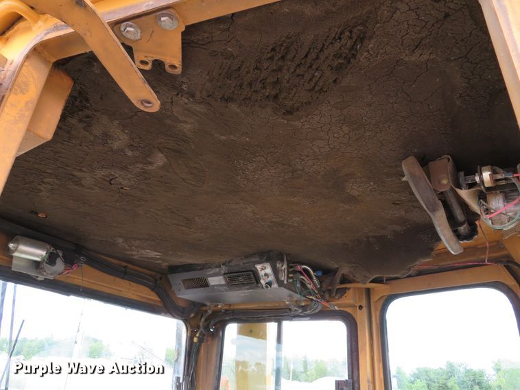 image for item DE8198 1996 Caterpillar D4H LGP dozer
