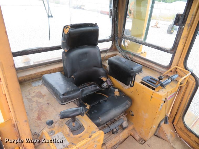 image for item DE8198 1996 Caterpillar D4H LGP dozer