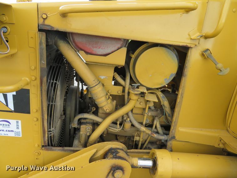image for item DE8198 1996 Caterpillar D4H LGP dozer