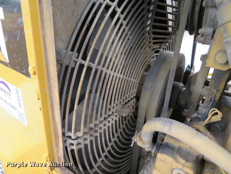 image for item DE8198 1996 Caterpillar D4H LGP dozer