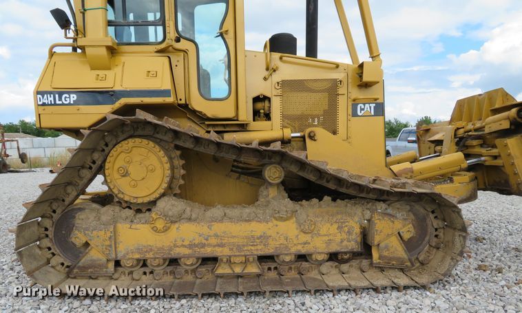 image for item DE8198 1996 Caterpillar D4H LGP dozer