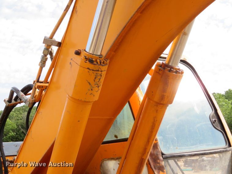 image for item DE8199 1995 Hyundai Robex 180LC-3 excavator