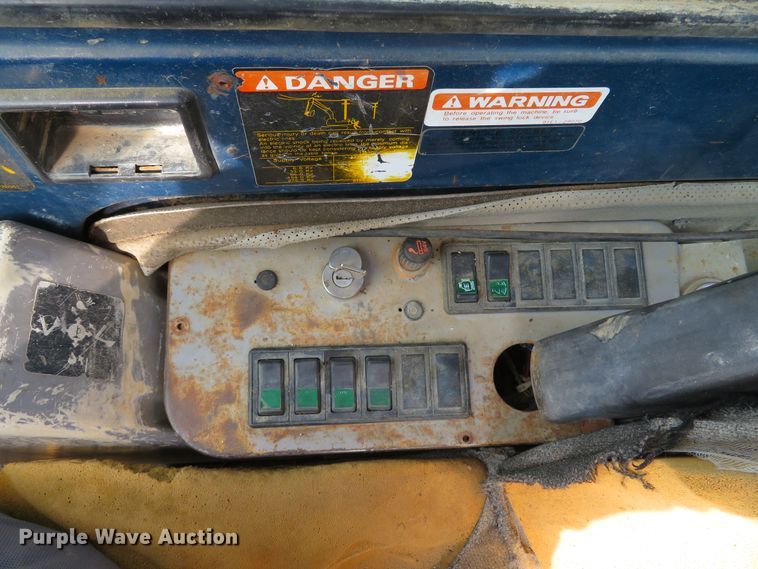 image for item DE8199 1995 Hyundai Robex 180LC-3 excavator