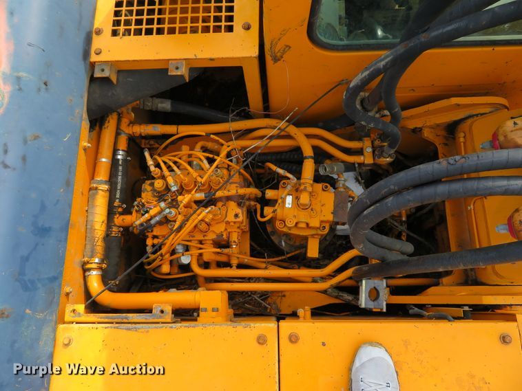 image for item DE8199 1995 Hyundai Robex 180LC-3 excavator