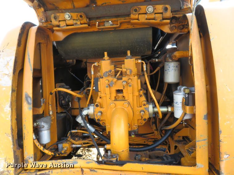 image for item DE8199 1995 Hyundai Robex 180LC-3 excavator