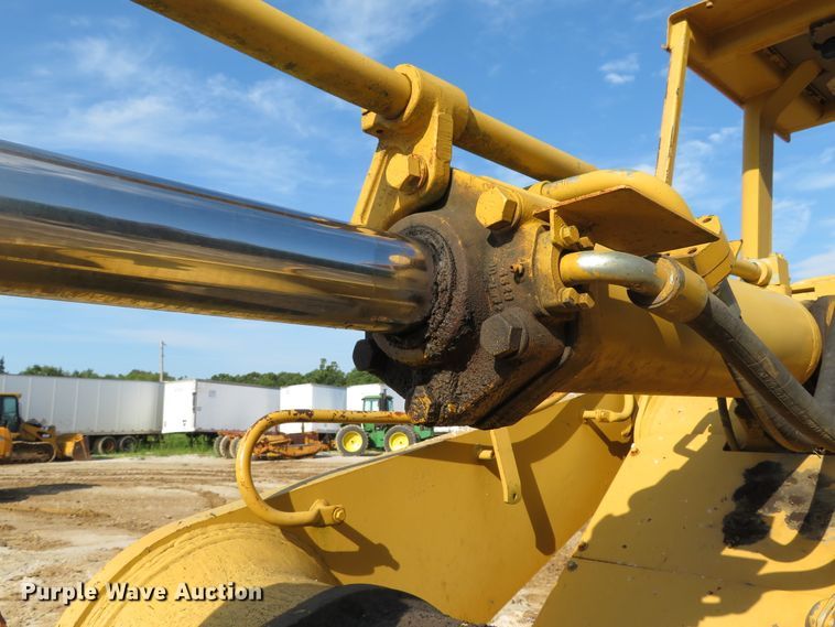 image for item DE8200 1993 Caterpillar 963 track loader