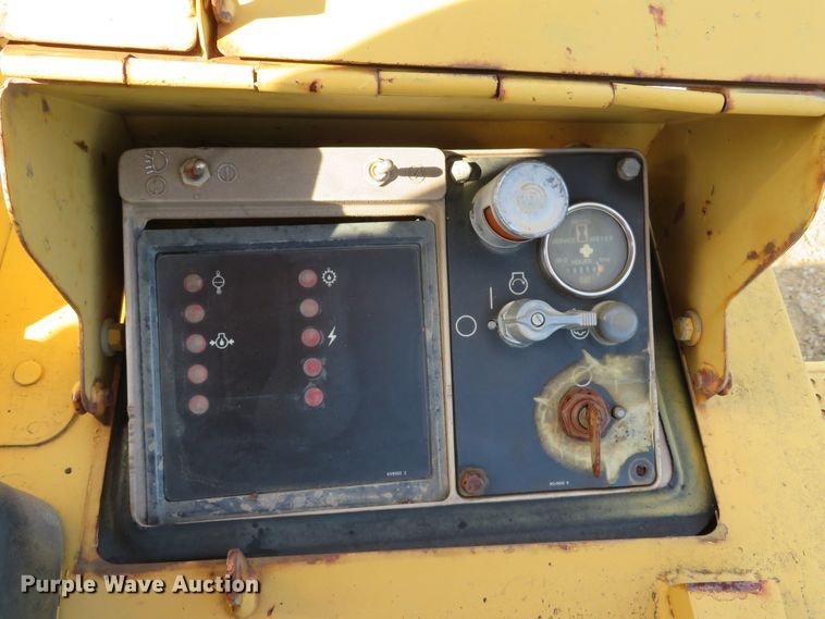 image for item DE8200 1993 Caterpillar 963 track loader