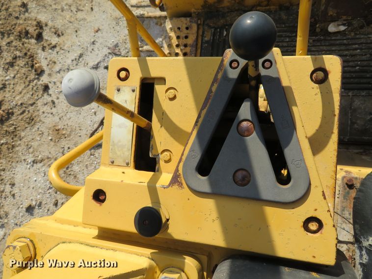 image for item DE8200 1993 Caterpillar 963 track loader