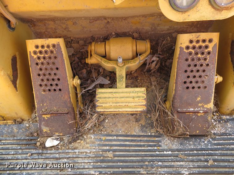 image for item DE8200 1993 Caterpillar 963 track loader