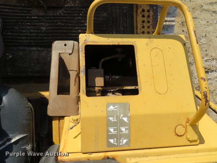image for item DE8200 1993 Caterpillar 963 track loader