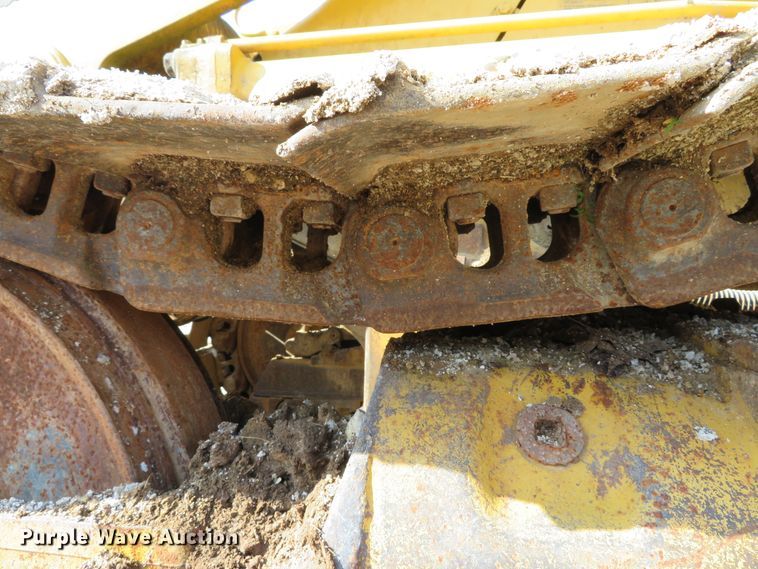 image for item DE8200 1993 Caterpillar 963 track loader