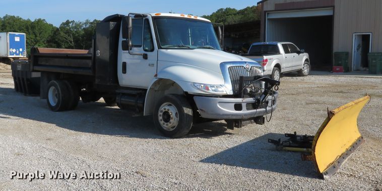 image for item DE8201 2006 International 4300 dump truck