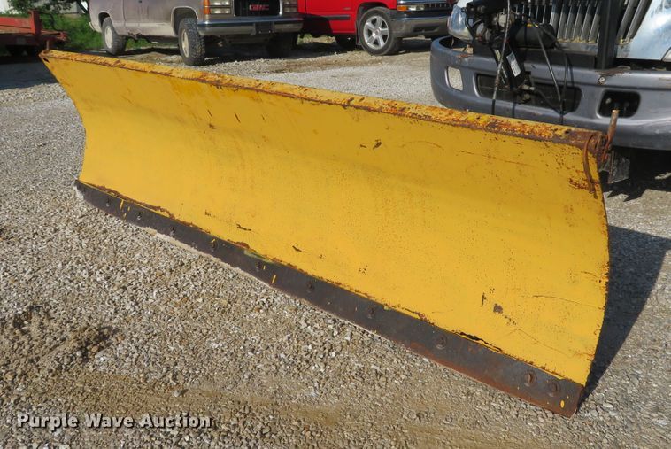 image for item DE8201 2006 International 4300 dump truck