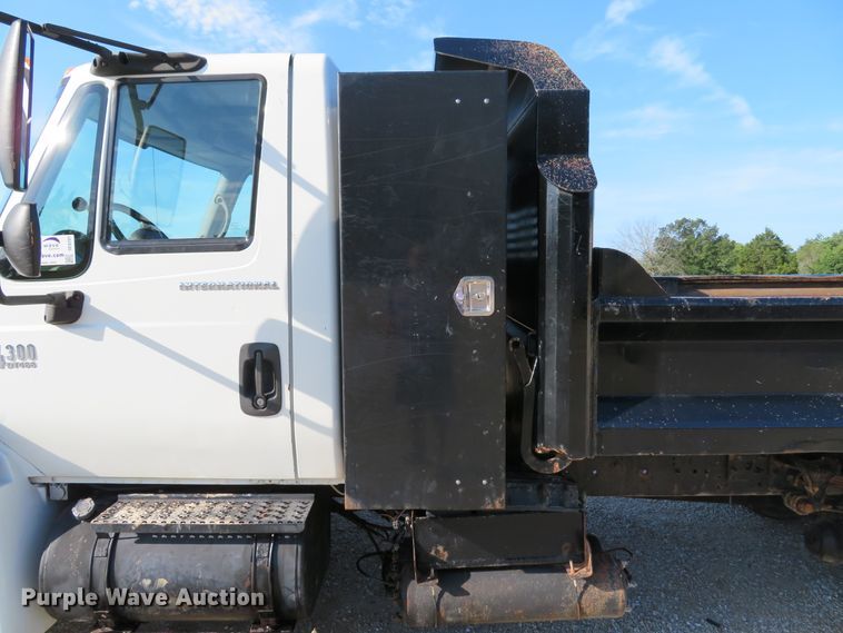 image for item DE8201 2006 International 4300 dump truck