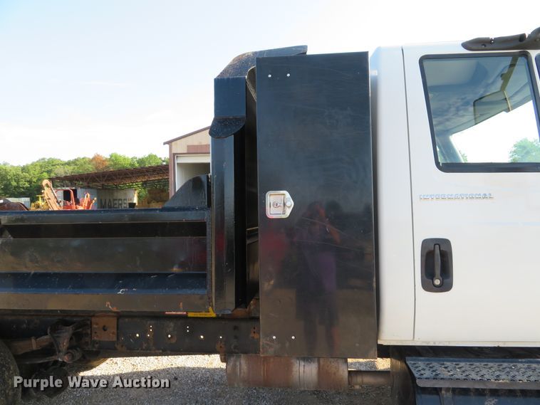 image for item DE8201 2006 International 4300 dump truck
