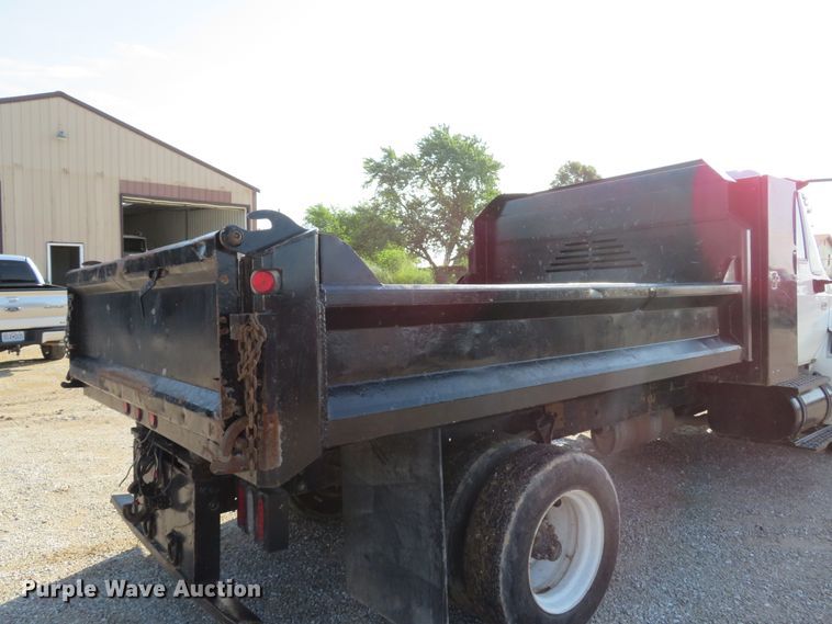 image for item DE8201 2006 International 4300 dump truck