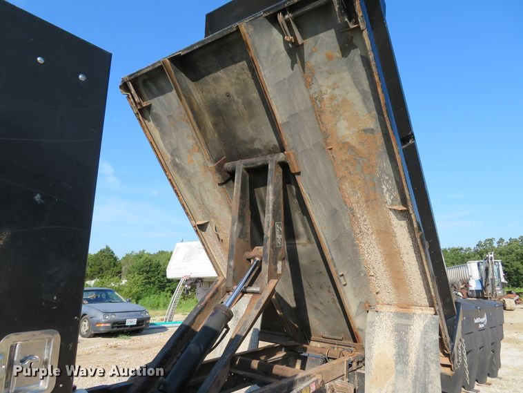 image for item DE8201 2006 International 4300 dump truck