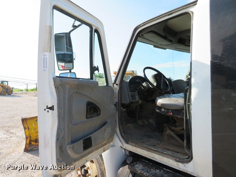 image for item DE8201 2006 International 4300 dump truck